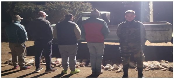 La Policía Rural aprehendió a cuatro hombres en un camino vecinal cercano a Yutuyaco