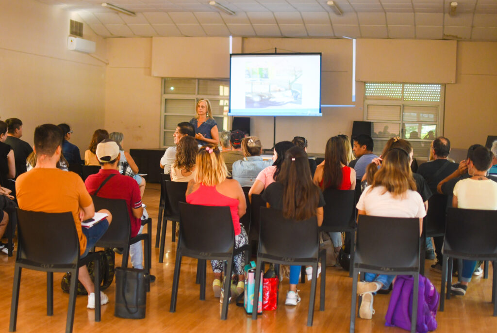 Sesenta personas realizaron el curso sobre Manipulación Segura de Alimentos en Carhué