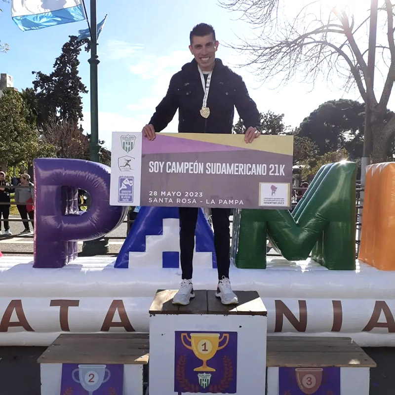 Cristian Cabrera se consagró campeón Sudamericano Master de media maratón en Santa Rosa