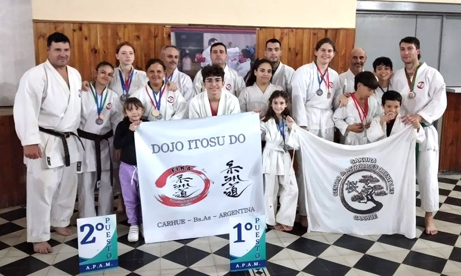 Excelente presentación de la Escuela local de Karate en Villa Marisol
