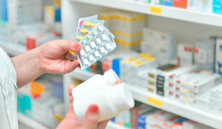 La Provincia le adelanta 800 millones de pesos a las farmacias y regularizaa la venta de medicamentos