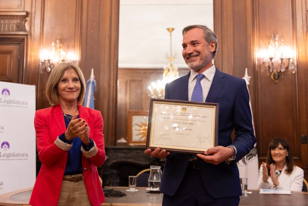 El doctor Oscar Mendiz fue declarado Personalidad Destacada de la Ciudad de Buenos Aires