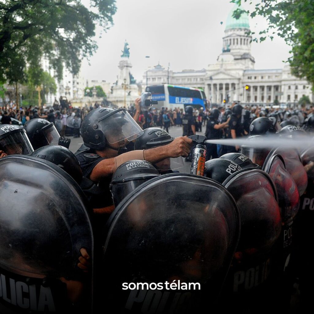 La Policía de la Ciudad reprimió con gases la movilización contra el cierre del INCAA