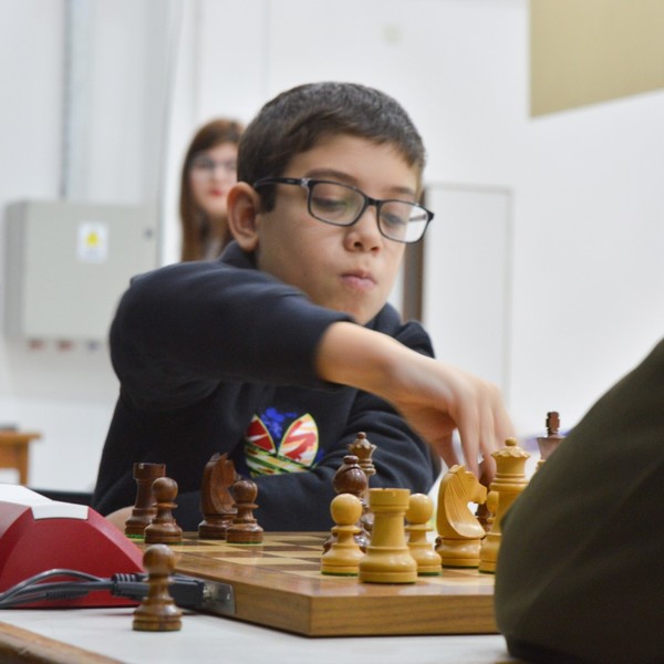 Faustino Oro, el chico argentino de 10 años que le ganó al número 1 del mundo del ajedrez