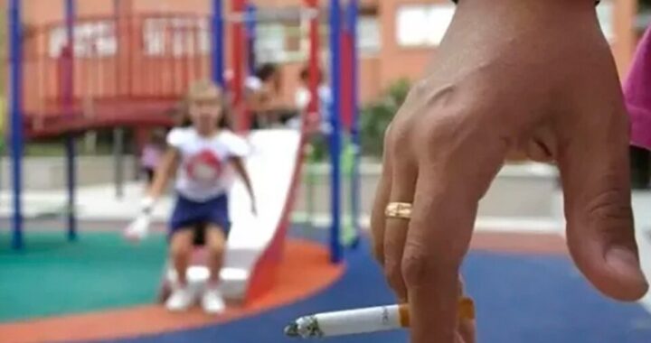 En Mendoza prohíben fumar en plazas, parques y frente a escuelas