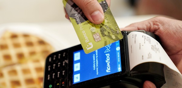 Qué cambios implementó el Gobierno para desregular a las tarjetas de crédito
