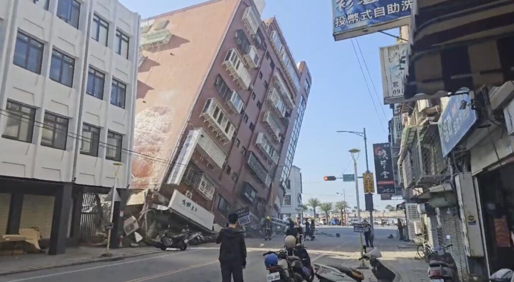 Al menos nueve muertos y más de 800 heridos en Taiwán tras el terremoto más poderoso que afectó la isla en 25 años