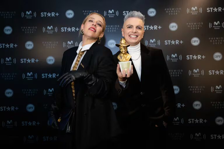 Premios Gardel 2024: Ale Sergi y Juliana Gattas se llevaron el oro gracias a Hotel Miranda!