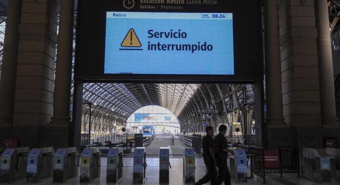 El Gobierno dispondrá la emergencia ferroviaria tras el choque de trenes en Palermo