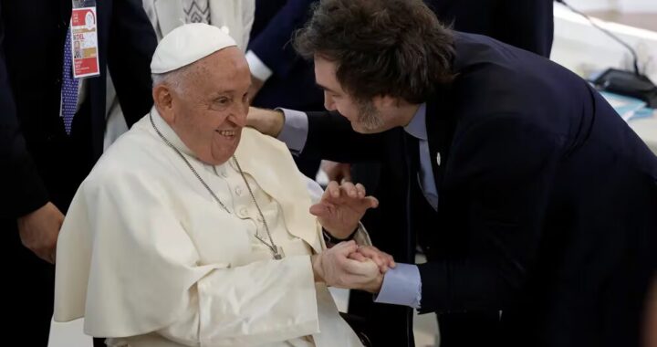 Javier Milei saludó al papa Francisco en el inicio de su agenda en el G7